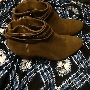 Size 6 Olive boots